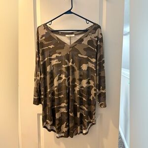 Zenana - Olive & Taupe Camo V-Neck QTR Sleeve Top - XL